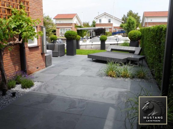 Mustang Leisteen Brazilian Black Slate Terrastegels 60x60cm terras stijger